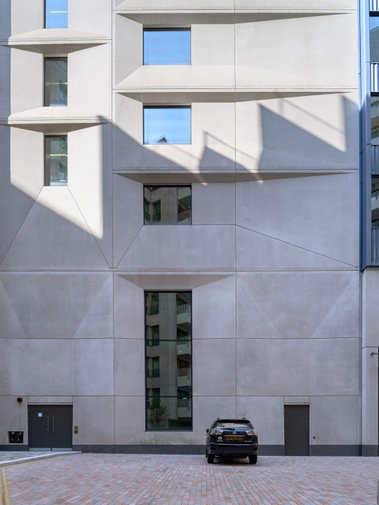 1 Keskidee Square